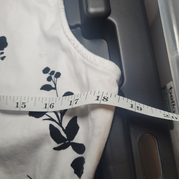 Ann Taylor blouse size medium 100 % cotton - Picture 6 of 7